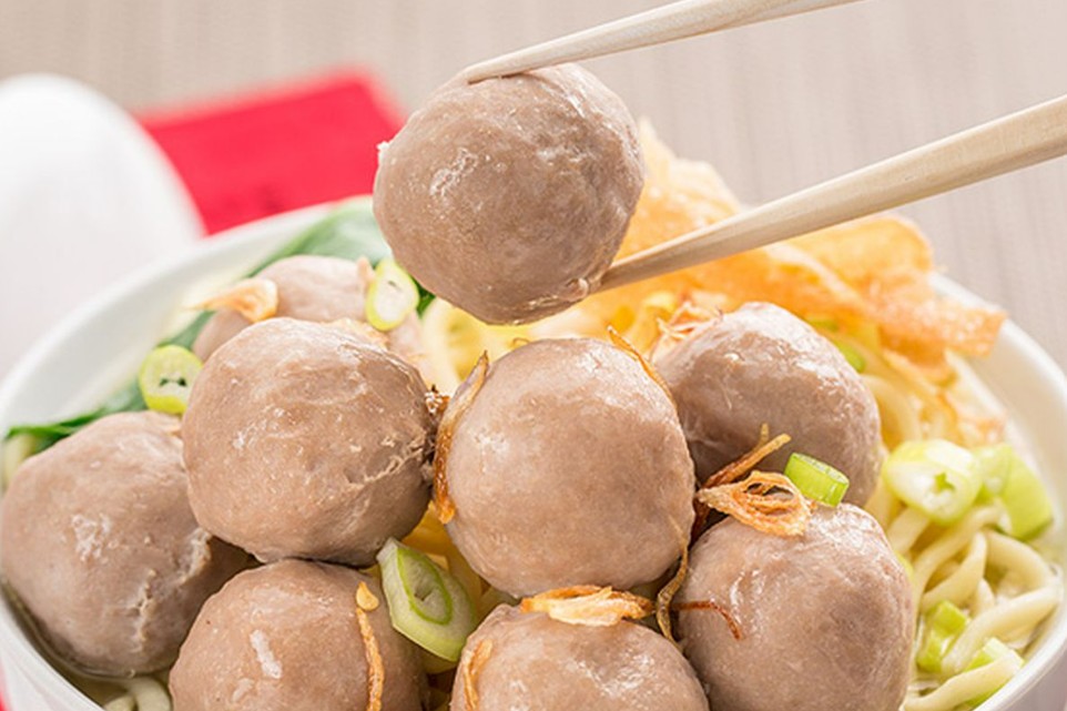 Bakso Makmur: Rasa Daging Sapi yang Menggigit di Jantung Cilacap